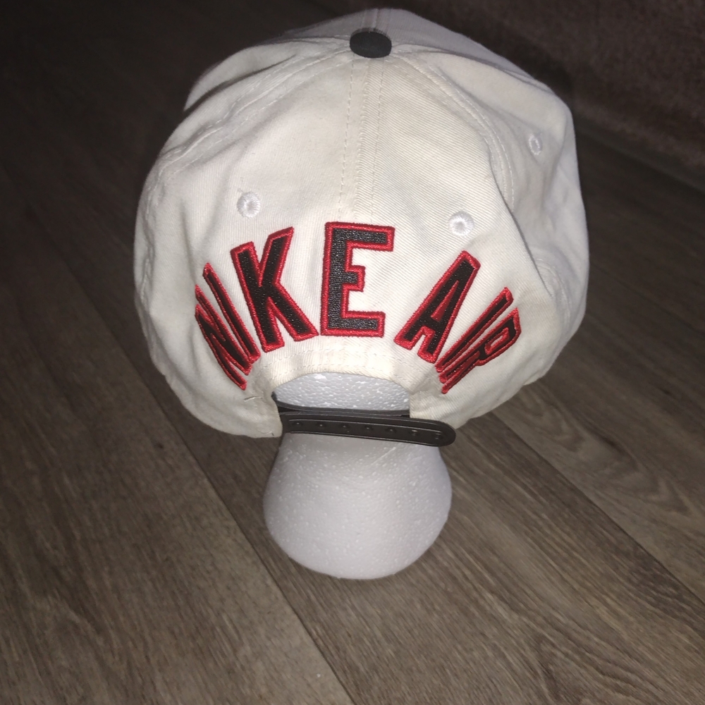 Vintage Nike Air White and Black Used Cap - Picture 3 of 3